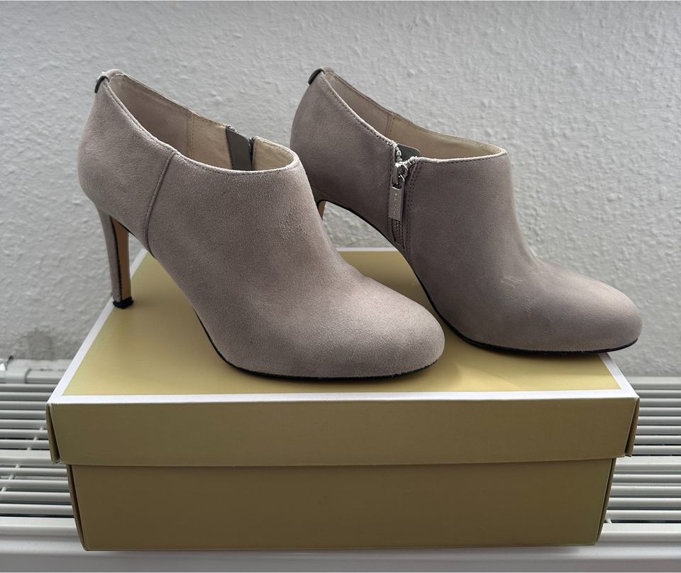 Michael Kors Sammy Ancle Boot pearl grey, Gr. US 7,5/EU 38,5 in Köln