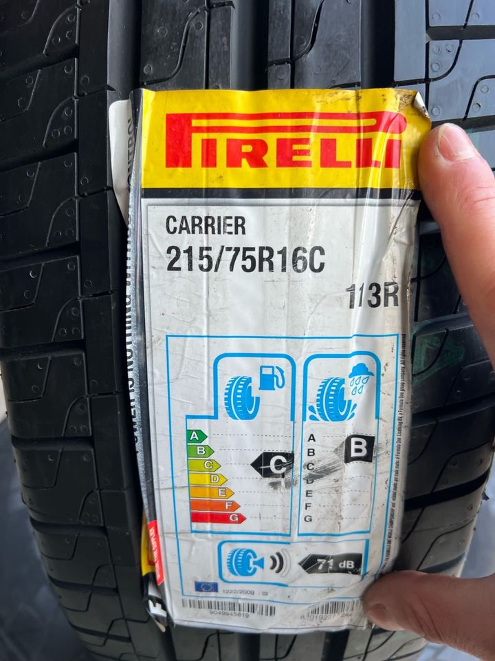 pirelli carrier 215/75 16c neu in Hallstadt