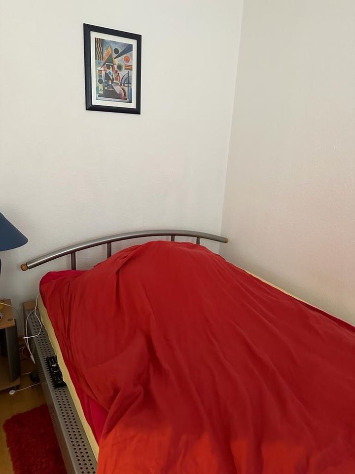 Bett wie neu + Matratze 140x200 in Frankfurt am Main