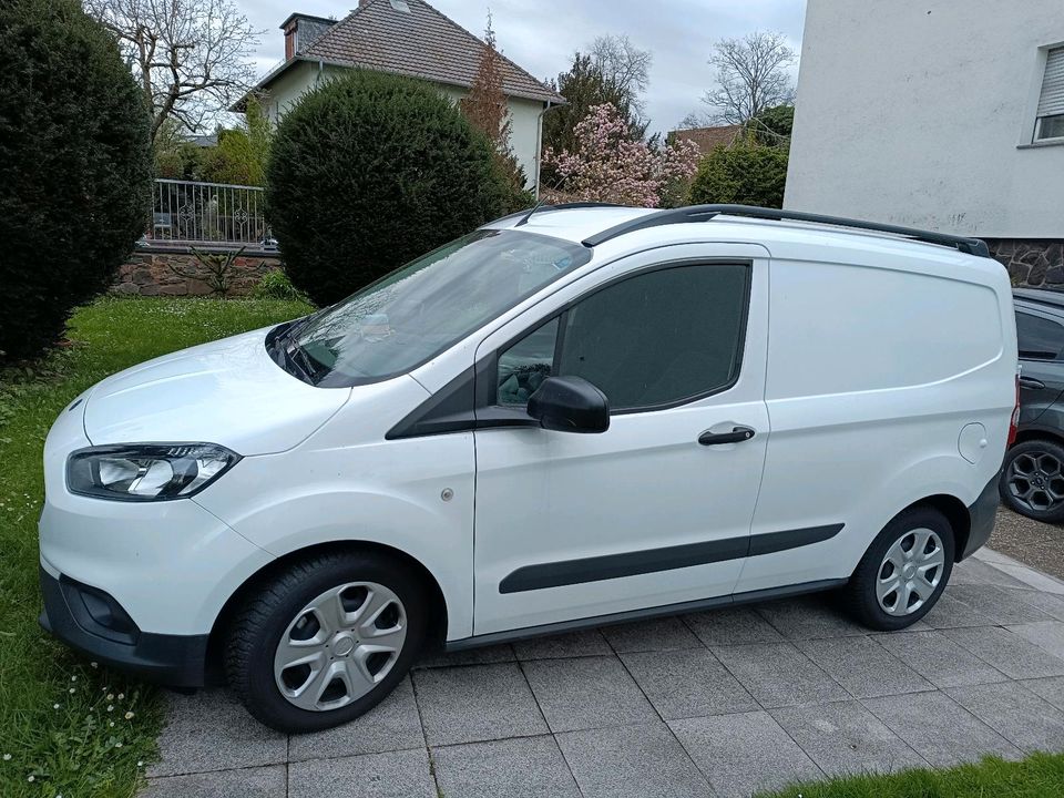 Ford Transit Courier Mini-Camper in Hanau