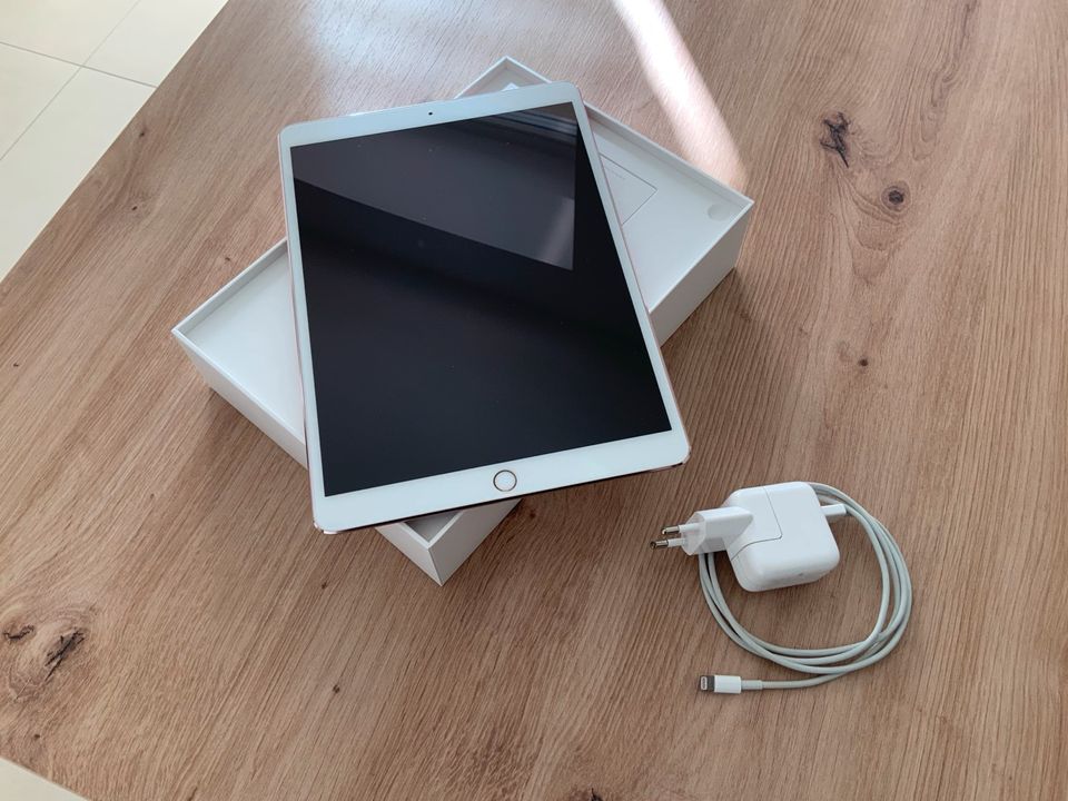iPad Pro 10,5“ 256GB +originaler Apple Tastatur in Grimma