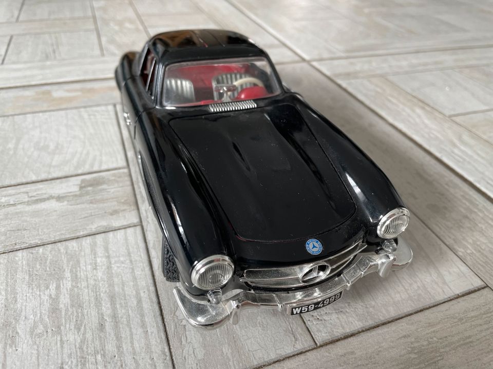 Burago Mercedes 300 SL (1954)1:18 Modell in Marl