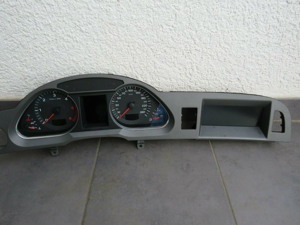 Kombiinstrument + Display Audi A6 4F 4F0920900N + 4F0919603 in Andernach