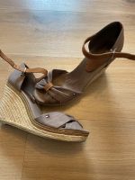 Tommy Hilfiger Sandalen Gr. 40 Keilsandalen braun Nordrhein-Westfalen - Olsberg Vorschau