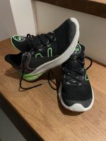 Verkauft-New Balance Sportschuhe schwarz/ grün neuwertig Gr.32 Hessen - Schöneck Vorschau