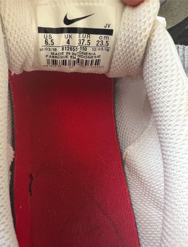Nike Damenschuhe Gr. 37,5 weiß in Ihlow