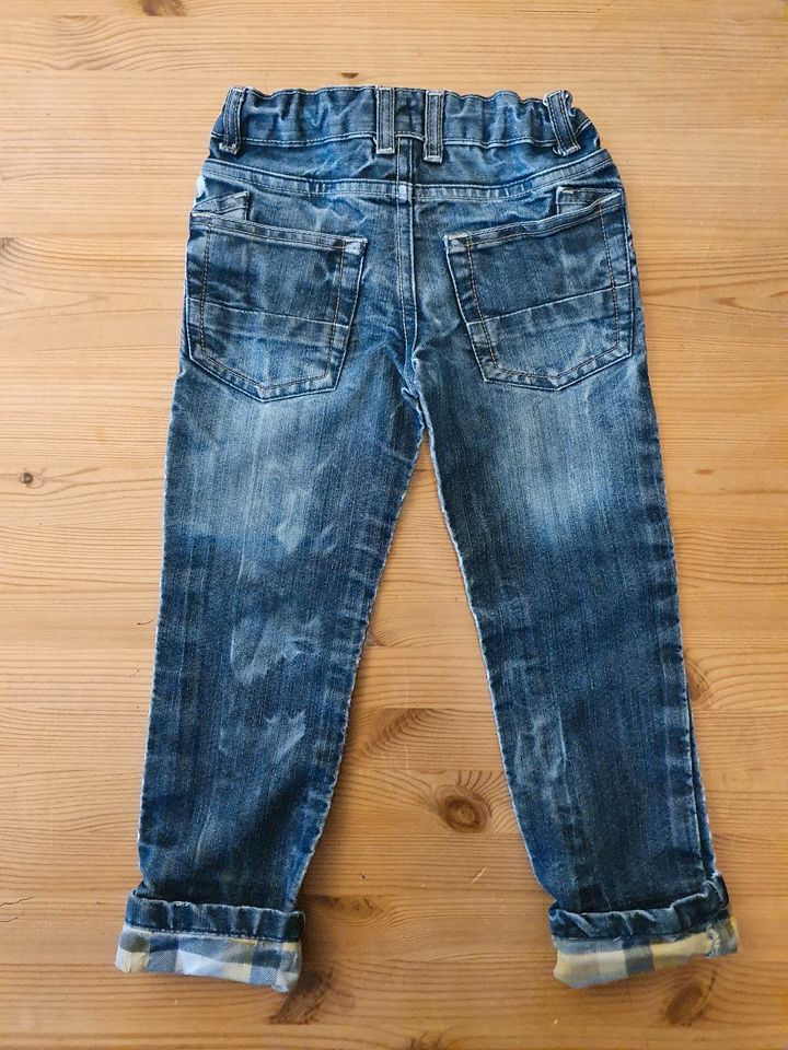 4 coole Jeans, Größe 104 in Giesen