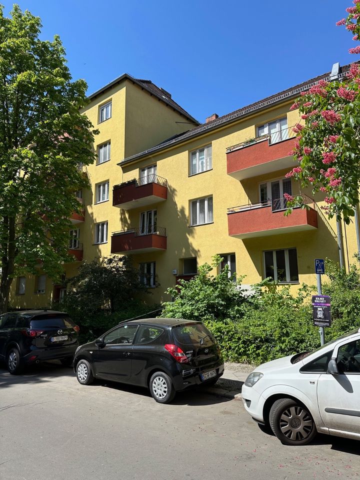 Freies und vollständig möbliertes 1,5-Zimmer-Appartement in Berli in Berlin