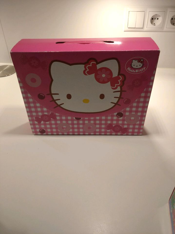 4 Puzzle Hello Kitty im Koffer Geschenk Ostern in Worms