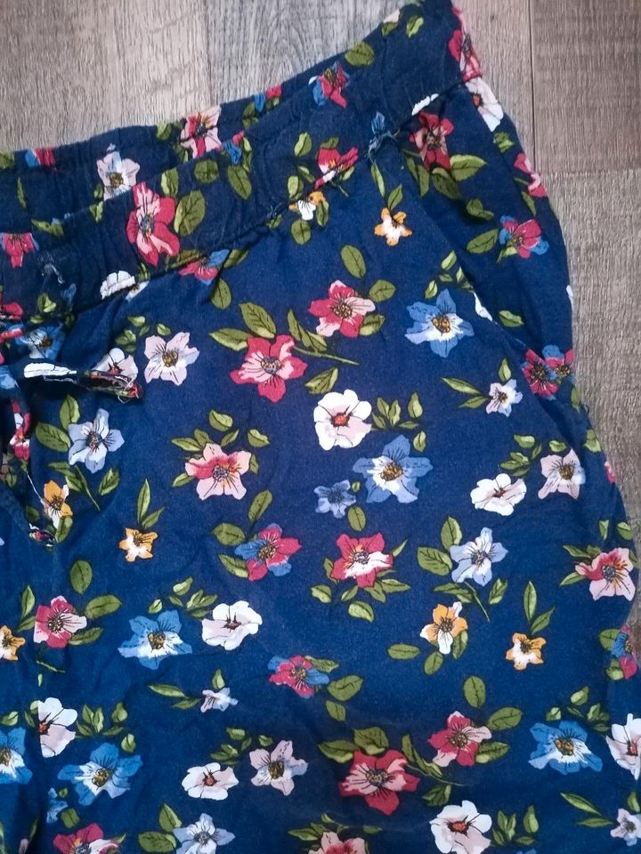 Florale Sommerhose gr. M in Gettorf