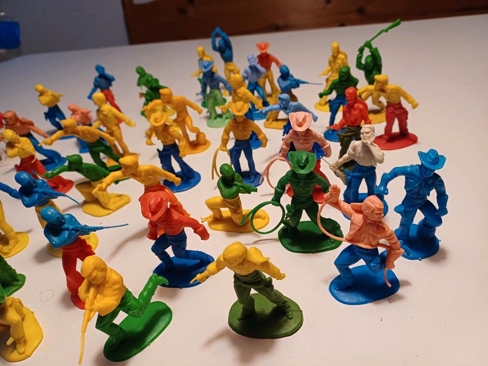 42 Cowboy Spielfiguren, Heinerle Manurba, Drehfiguren in Preetz