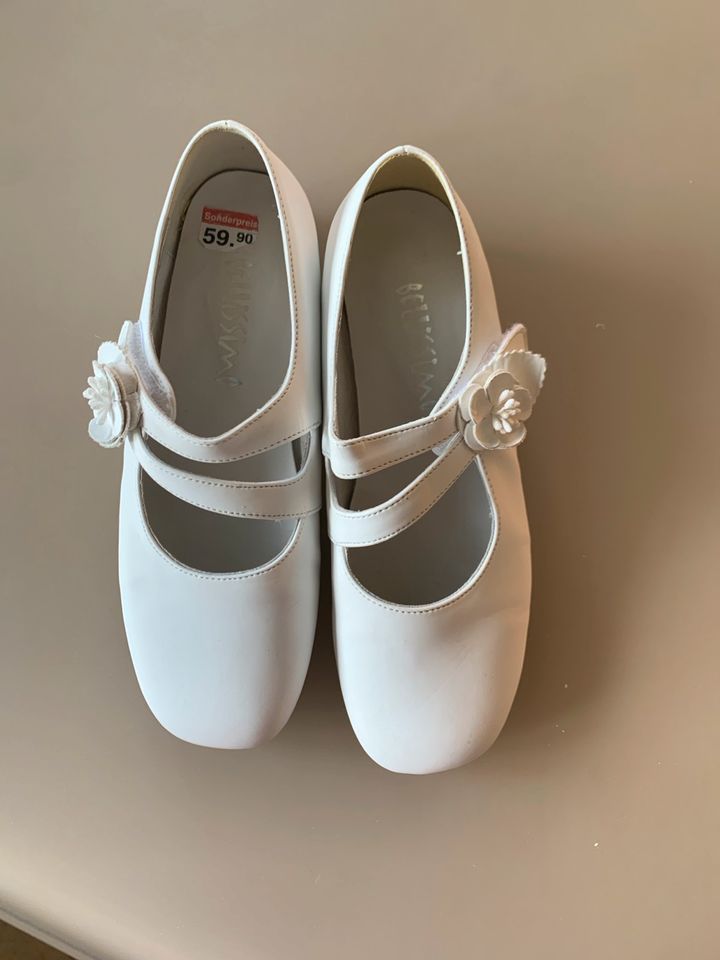 Ballerinas weiß festlich Gr. 33 in Eichenau