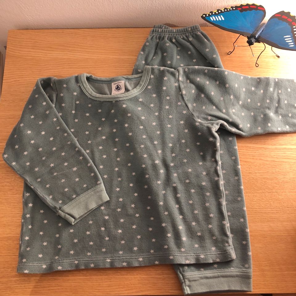 Petit Bateau warmer Pyjama aus Nicki Sterne Gr. 110 / 5 J in Düsseldorf