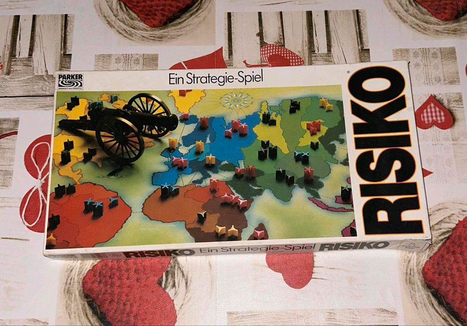 Parker Strategie Spiel Risiko weiße Edition von 1982 Brettspiel in Markdorf