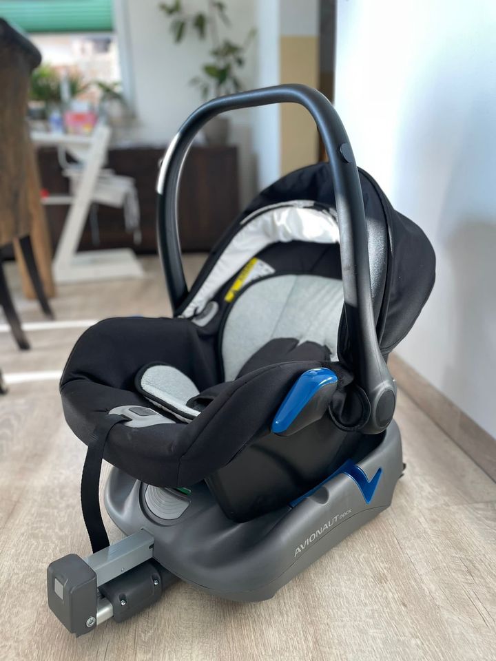 Babyschale mit Docking Station für Isofix von Avionaut in Seebad Heringsdorf