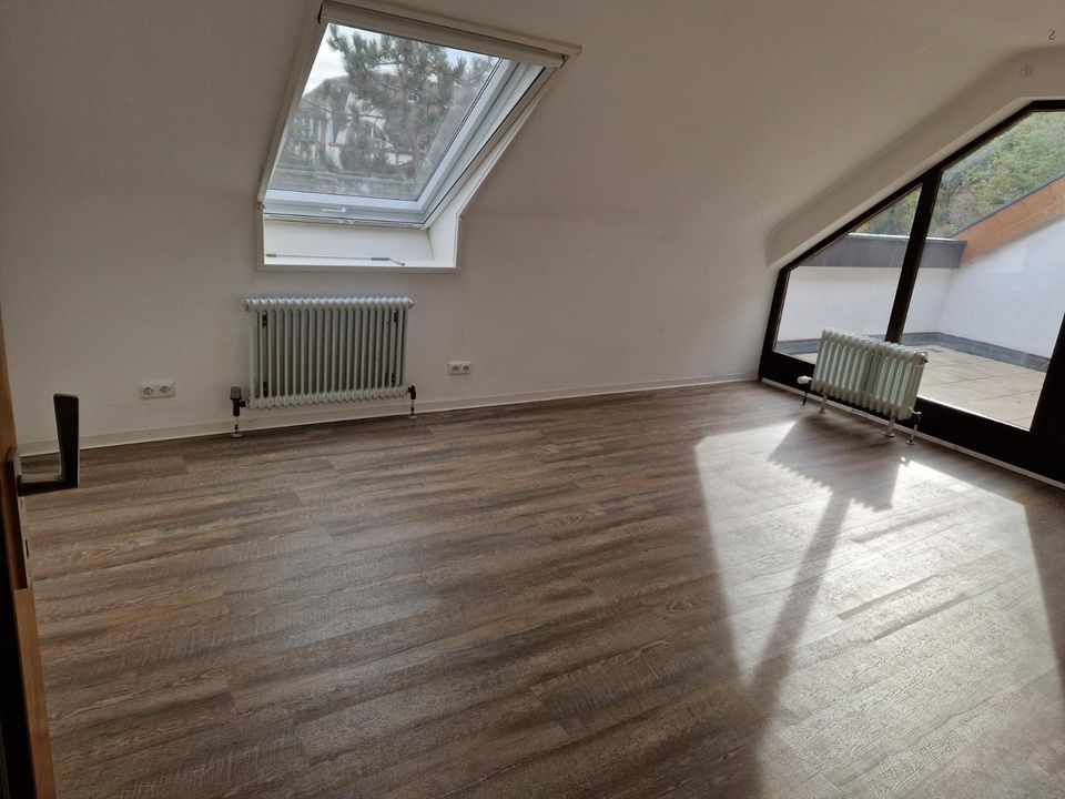 2,5 Zimmer DG-Wohnung mit Loggia & PKW-Stellplatz in Breisach am Rhein  