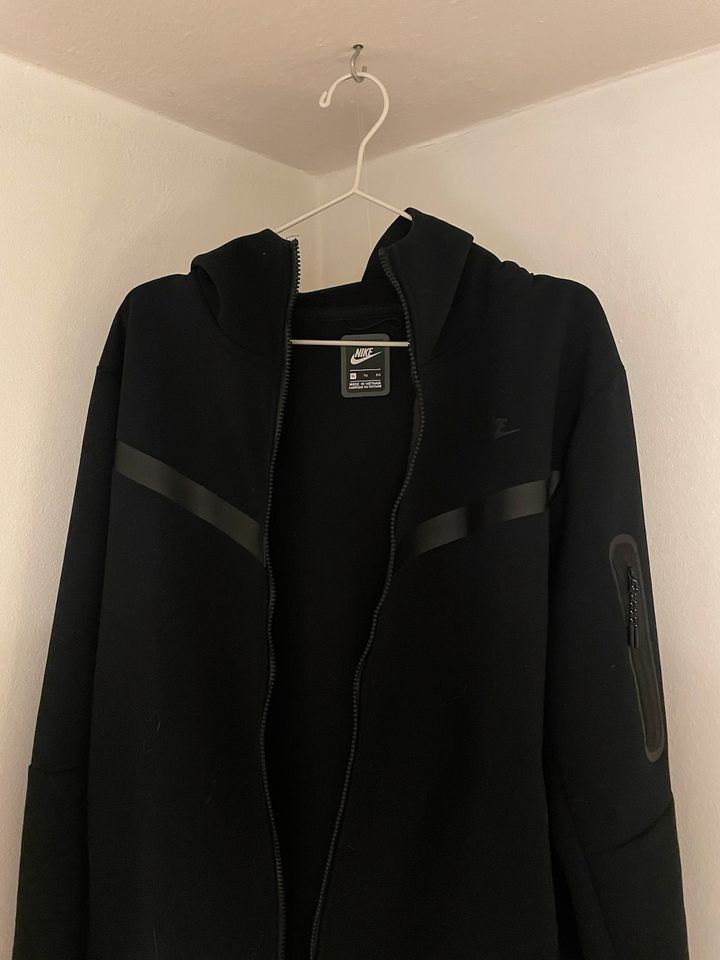 Nike Tech Fleece Jacke schwarz in München