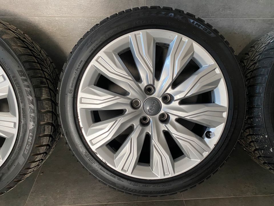 Audi A4 S4 18 Zoll Bridgestone Winterreifen 8W0071498 225/45/18 in Spaichingen