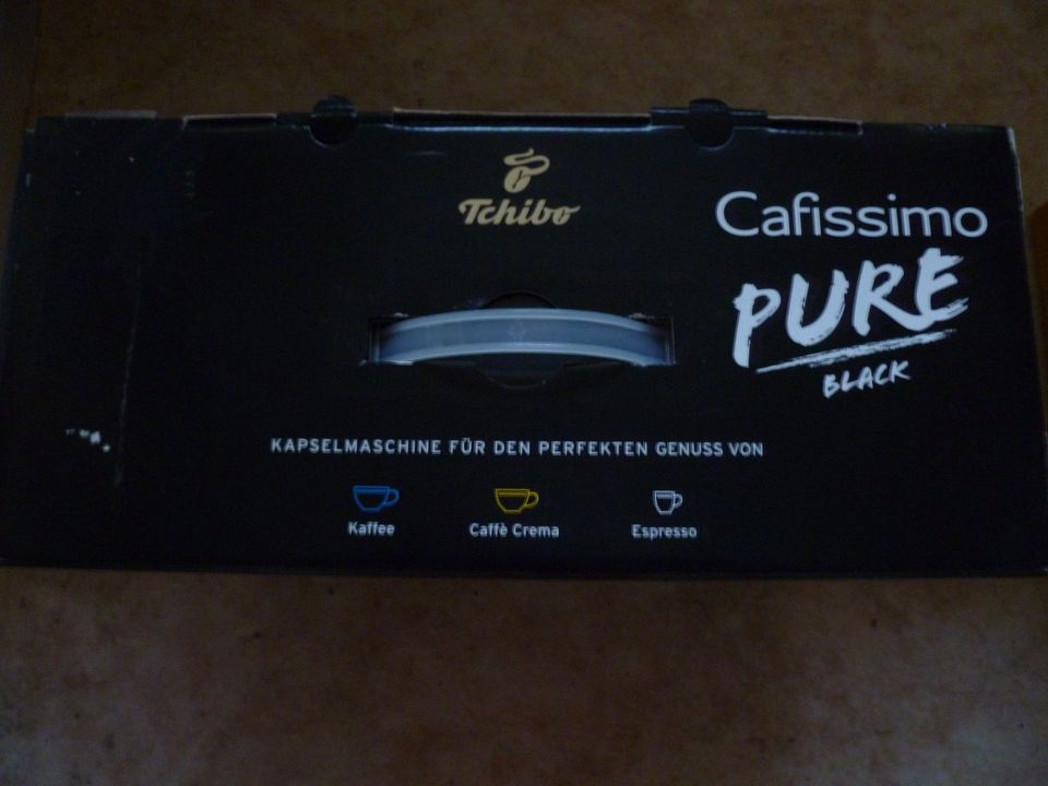 Tchibo CAFFISSIMO PURE schwarz mit Kapseln, neuwertig OVP in Bad Boll