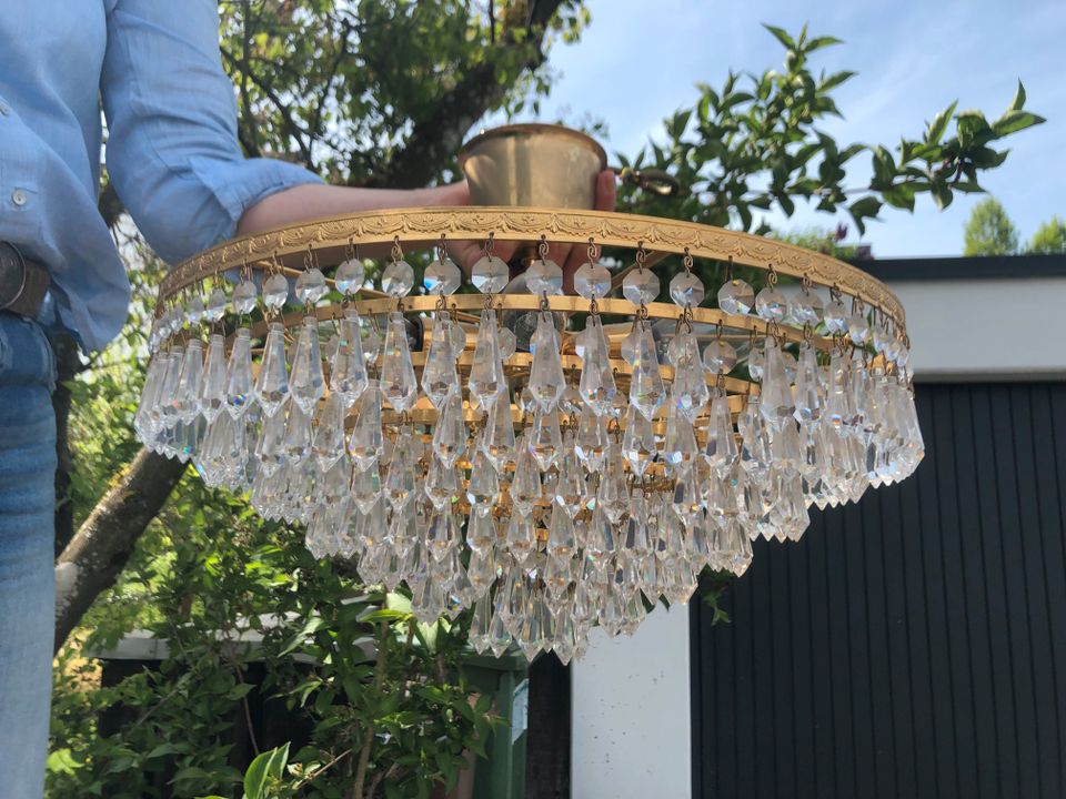 Verkaufe schöne Deckenlampe mit hochwertigen Kristallglassteinen in Stuttgart