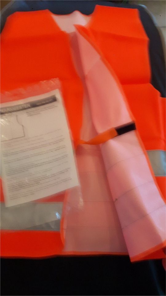 Warnweste Neon-orange EN 471 aus Kunstleder in Originalverpackung in Oberhausen