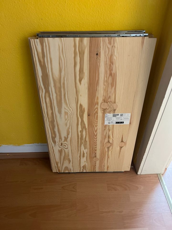 Ikea Holzregal mit vielen Teilen in Pentling