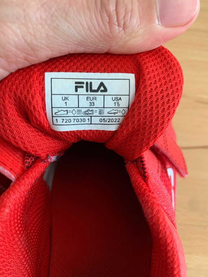 Fila Hallenturnschuh Turnschuh Sport Schuh Größe 33 in Hohenwart