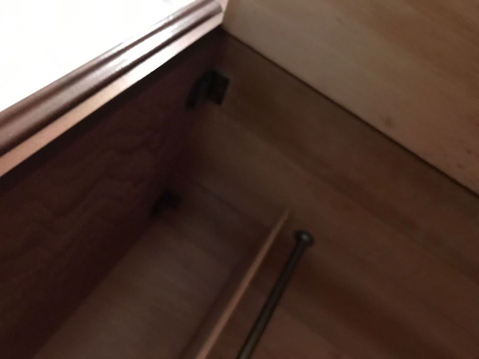 Schrank Kleidung Highboard Kommode Zimmer Wohnung Möbel TOP in Leipzig