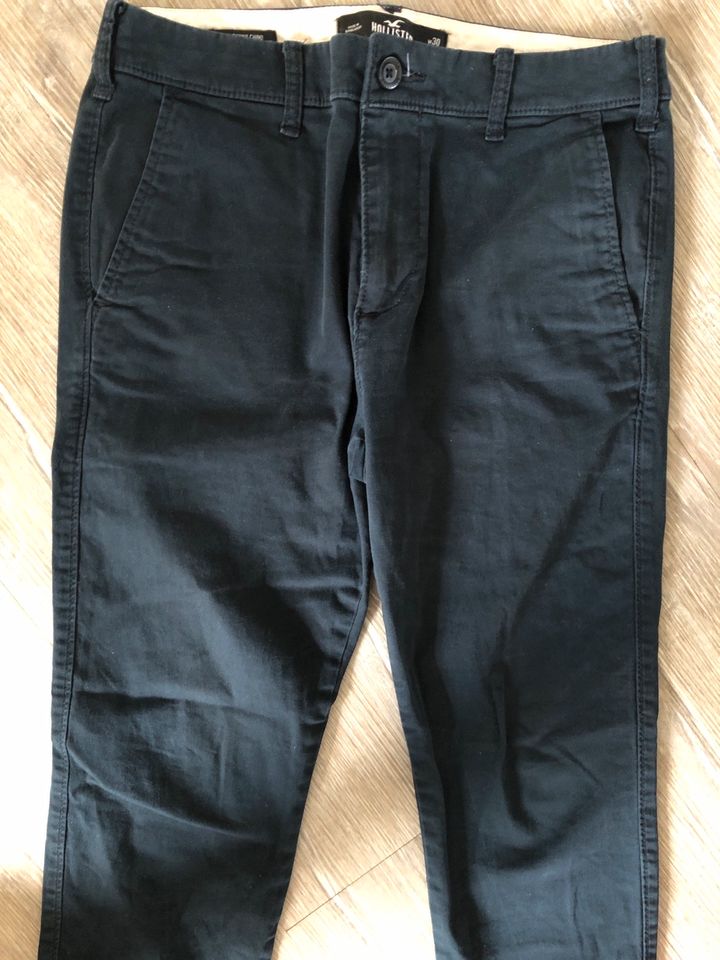 Chinohose von Hollister Gr W30/L30 in Mechernich