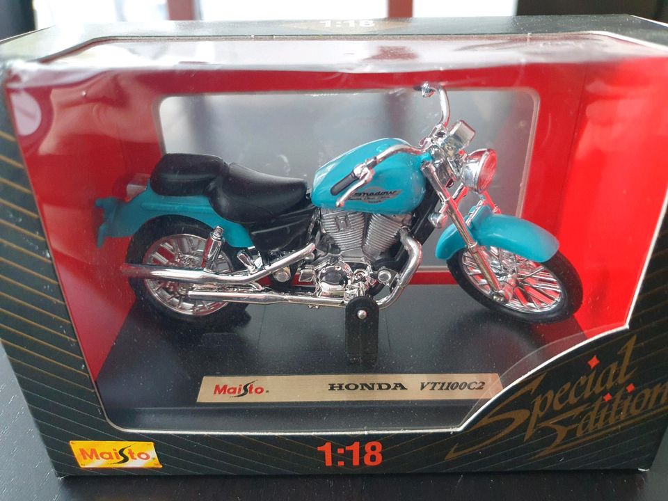 Maisto HONDA VT1100C2 Modell 1:18 in Bodelshausen