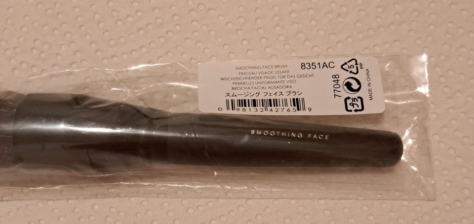 bareMinerals Smoothing Face Brush Foundationpinsel Neu in Neustadt