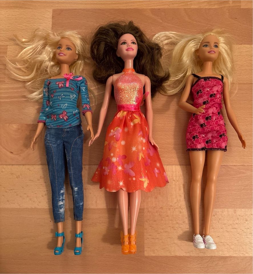 3 Barbies zusammen 18 Euro in München