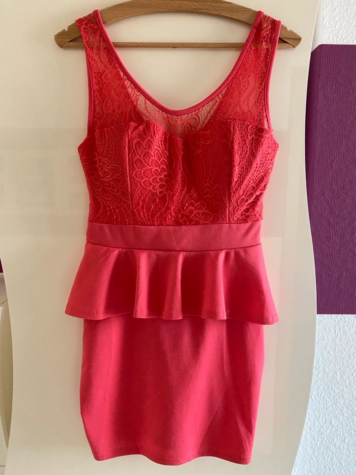 Schickes, pinkes Kleid, Size 12 in Lonnig