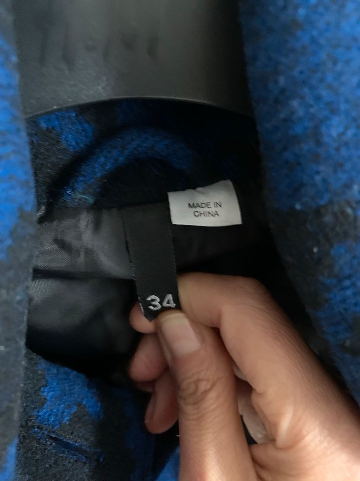 Jacke H&M  blau schwarz gr. 34 x in Gablenz