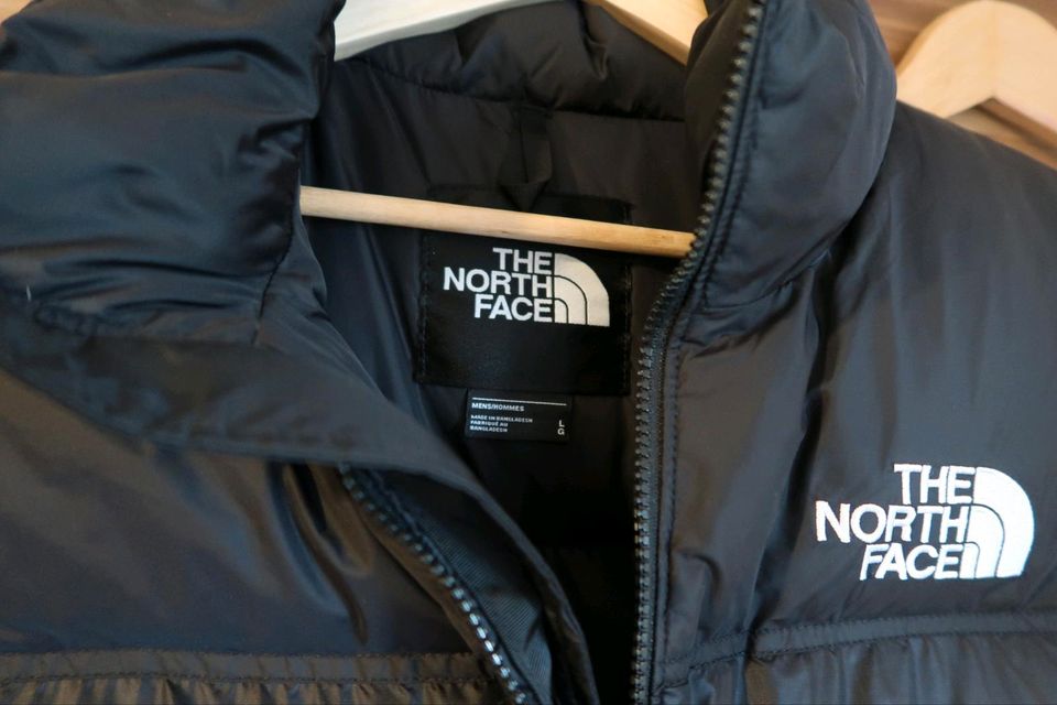 The North Face 1996 Retro Nuptse Weste Schwarz - Neu - Gr. L in Baunatal