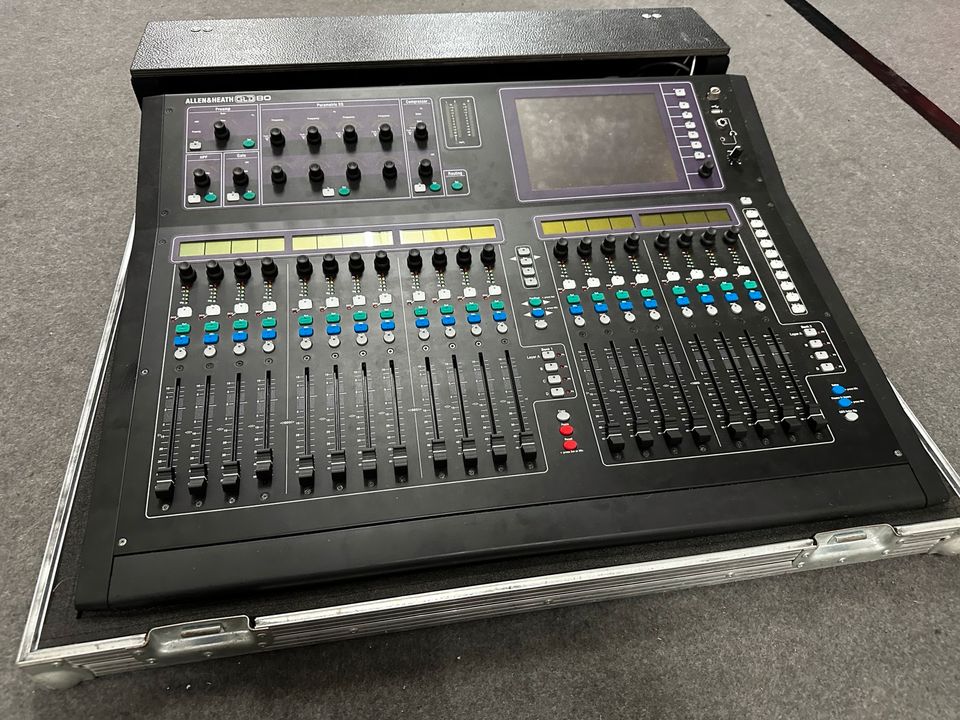 Allen & Heath GLD 80 Mixer inkl. Case in Berlin