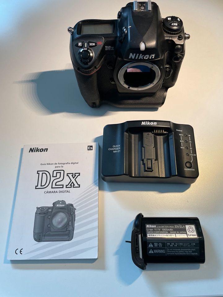 Nikon D2 X  35.800 Auslösungen in Asperg