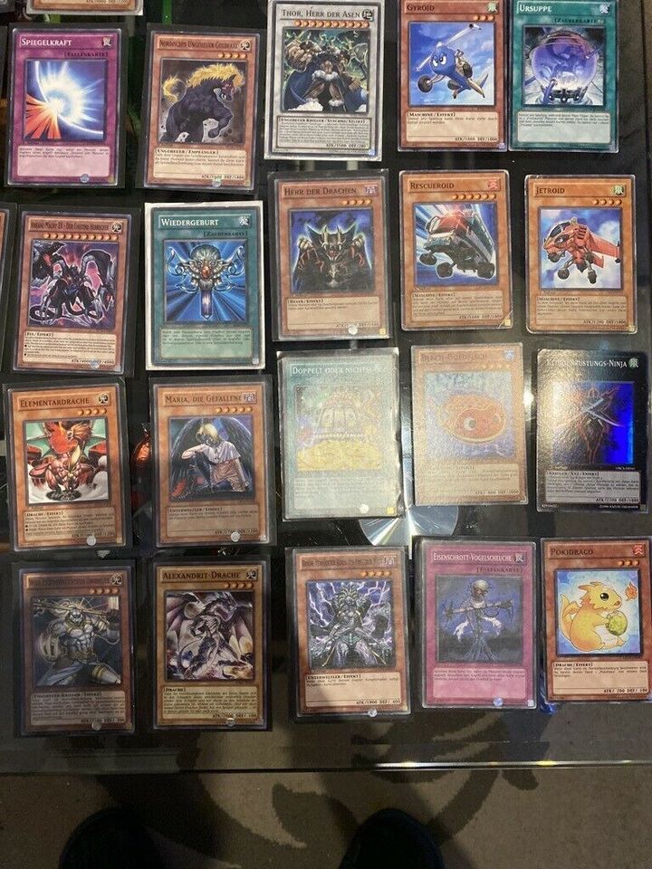 Yu-Gi-Oh karten mit Hülle abzugeben in Mering