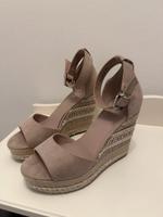 Sandalen Keilabsatz Größe 37 Schleswig-Holstein - Kiel Vorschau