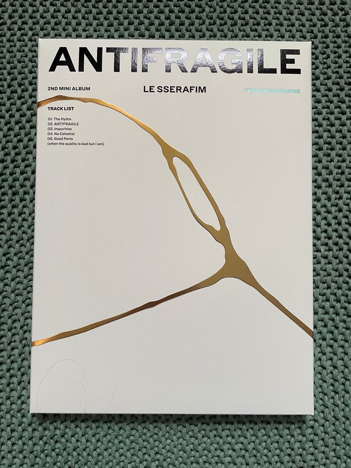 Le sserafim Antifragile Album in Neubrandenburg