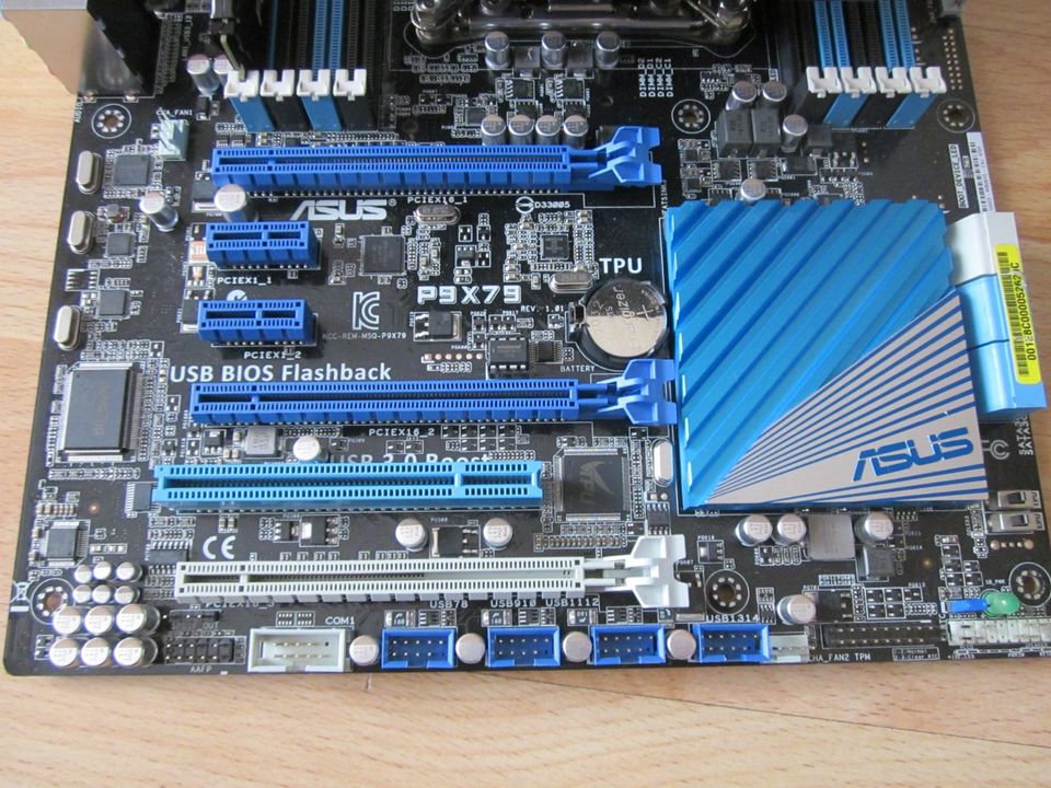 Mainboard ASUS P9X79 Intel Core i7-4820Kx3,7GHz, 4GB DDR3 in Ostfildern