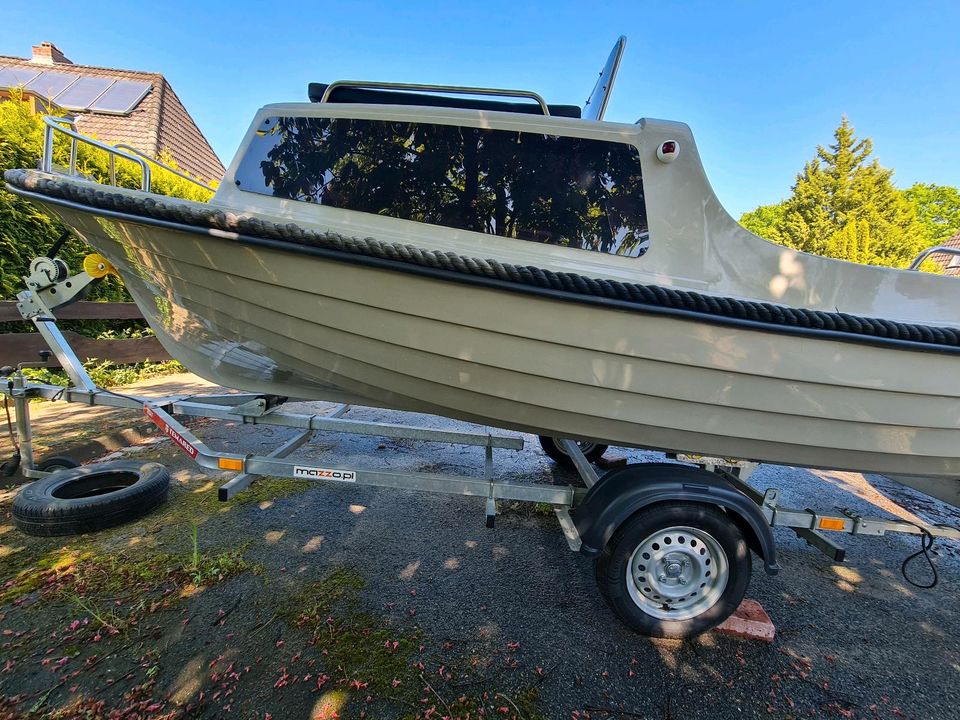 Kajütboot Angelboot Boot mit Trailer Motorboot w. neu in Langwedel