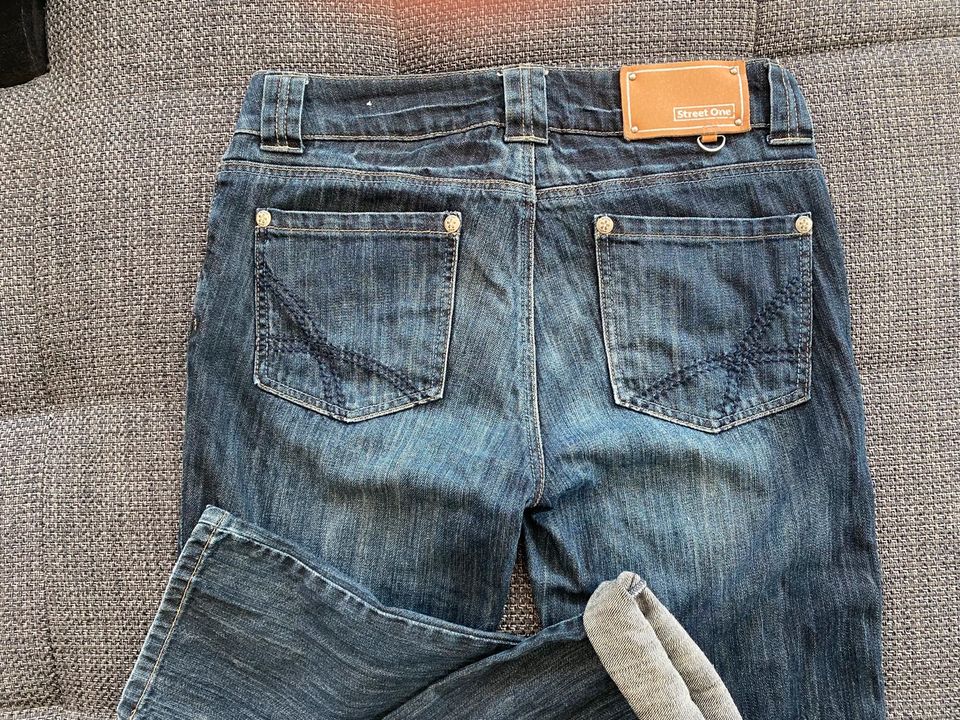 Schöne neuwertige Jeans von Street One Größe 36/38 in Hamburg