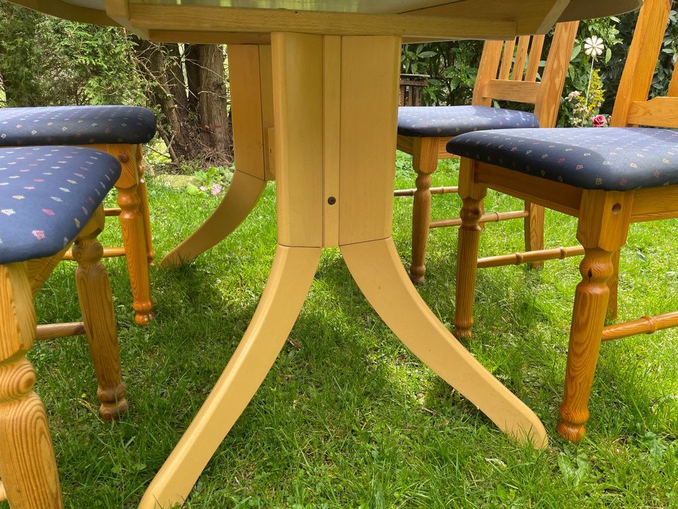 Esszimmer-Garnitur * Esstisch + 4 Stühle * Holz in Bühlertann