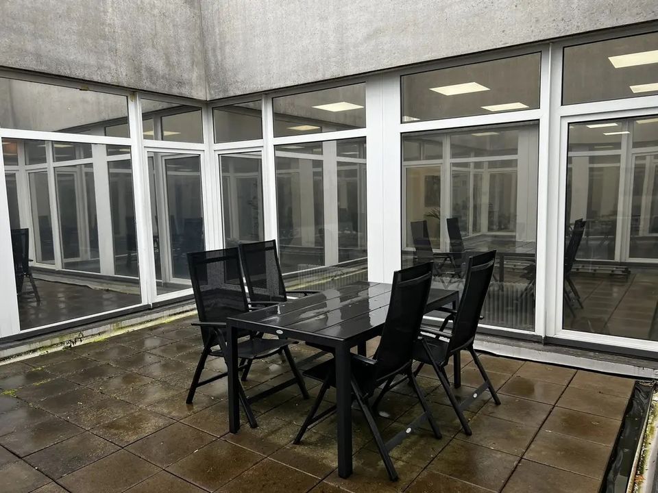 Bürofläche zur Vermietung - Lichtdurchflutet mit sonnigem Atrium in Gummersbach