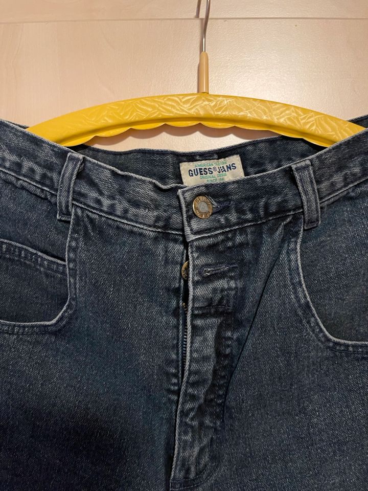 Guess Jeans kurz / Größe 32. /Dunkelblau/ Top Zustand in Oberweißbach