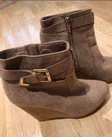 Bershka Stiefel Stiefelette Taupe Keilabsatz Gr 37 Mecklenburg-Vorpommern - Klink (bei Waren) Vorschau