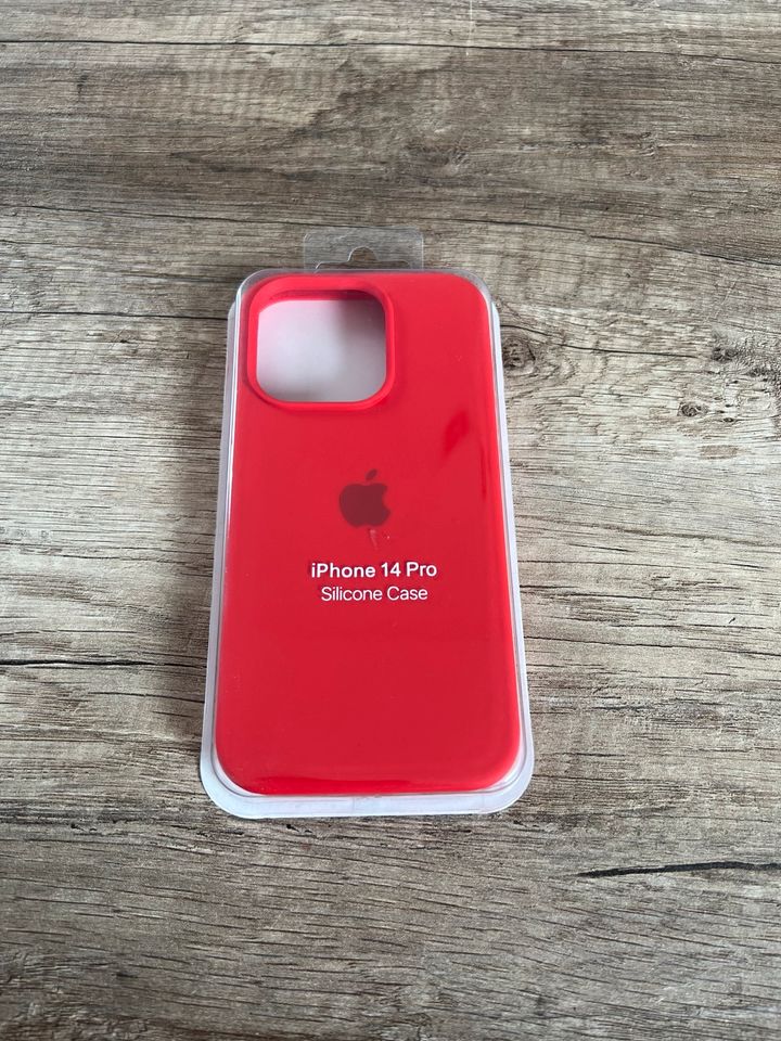 Apple iPhone 14 Pro Silicone Case Red in Bochum