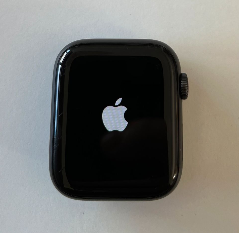 Apple Watch Series 6 Nike 44mm GPS + Cellular Space Gray in Egelsbach