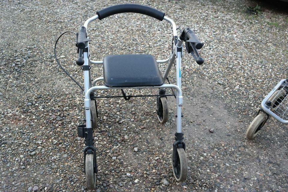 10 Stück ROLLATOR MANN FRAU 165-180 cm GRÖSSE in Hildesheim